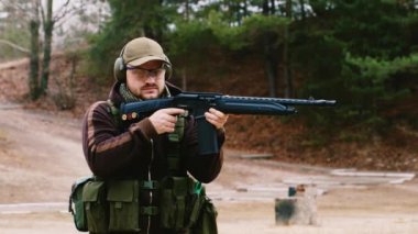 av tüfeği atış adam