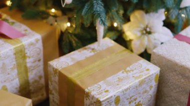 bir sürü Noel hediyeleri
