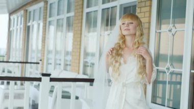 Mavi gözlü - sarı gelin o oracıkta şerbetçiotu