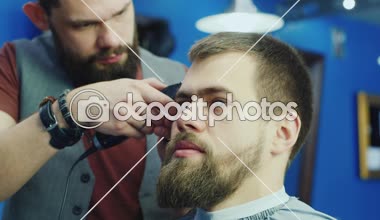 Dost Kuaför Saç kurutma makinesi istemciye kurur