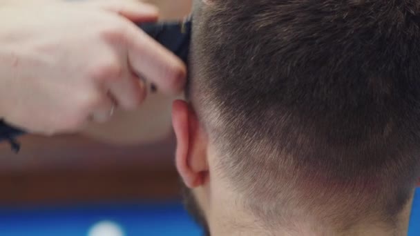 Close Up Barbeiro corte de cabelo Clipper — Vídeo de Stock