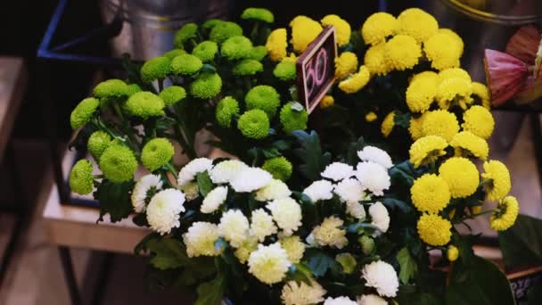 Counter in a flower shop — Stock Video