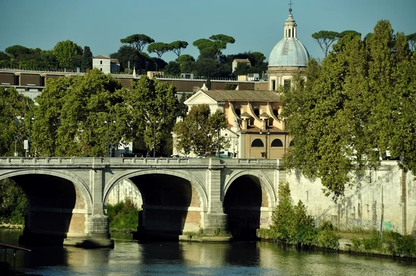 Город Рим, Старый мост,, достопримечательности — стоковое фото