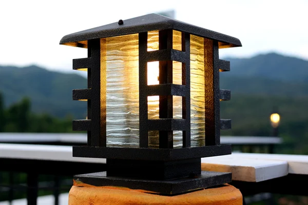 Şehirdeki bir restoranda Lamba sonrası .