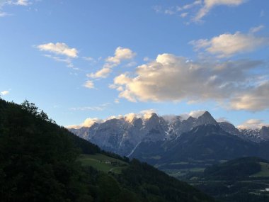 Dağlardaki dağ manzarası