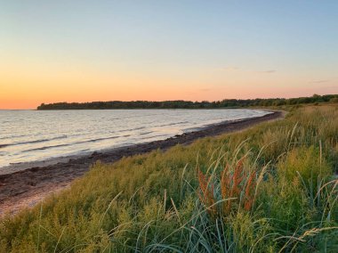 Sahilde güzel bir gün batımı