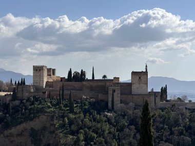 Alhambra ve Granada Kalesi