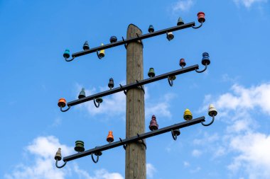 Renkli seramik yalıtımlı vintage kullanım direği