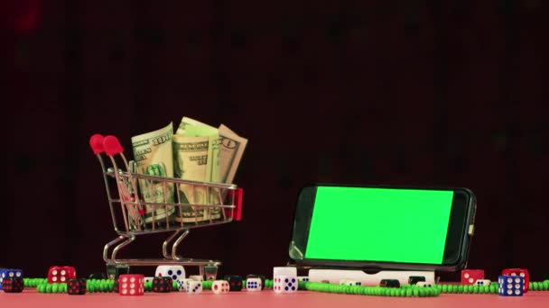 Till jul, pengar i en korg och en telefon med en grön skärm för att infoga. — Stockvideo