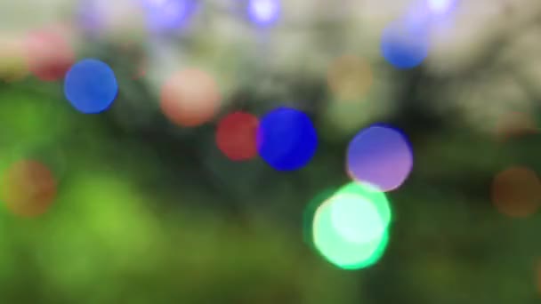 Luzes de Natal muitas vezes cintilar e criar belo bokeh. — Vídeo de Stock