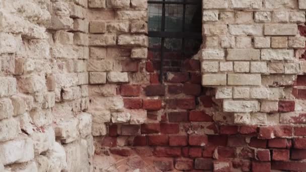 Ruined old hay with white stone and red brick windows. — Stock Video