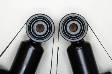 Şok emiciler hakkında iki sessiz blok, araba tamiri için parçalar..