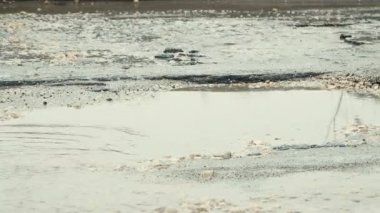 Tehlikeli çukurlar, kötü havada su, kötü hasar görmüş yol altyapısı..