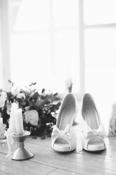 Biały but panny młodej — Zdjęcie stockowe