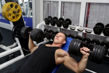 güçlü adam kaldırma halter 