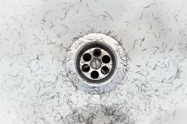 Schmutziges Handwaschbecken Zeigt Grunzigen Abfluss Mit Haarfetzen — Stockfoto