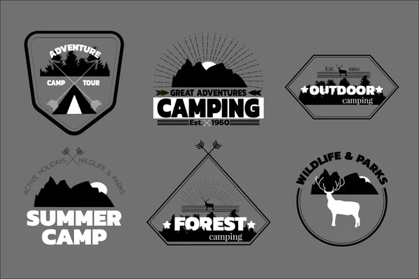Camping logotyper set, utomhus emblem, etiketter Royaltyfria Stockvektorer