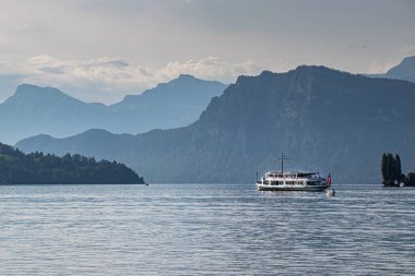 Lucerne Gölü 'nde bir tur teknesi