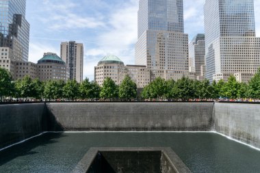 Özgürlük Kulesi ve 9/11 Anıtı yakın kişi