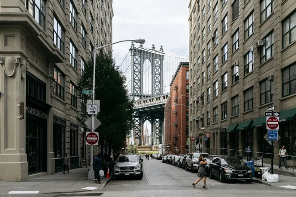 Brooklyn New York'taki Manhattan Köprüsü'nün görünümü.