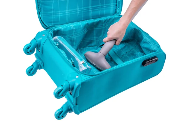Tangan vakum membersihkan koper — Stok Foto