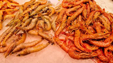 Karides deniz ürünleri severler arasında popülerdir çünkü çok lezzetli ve sağlıklıdır..