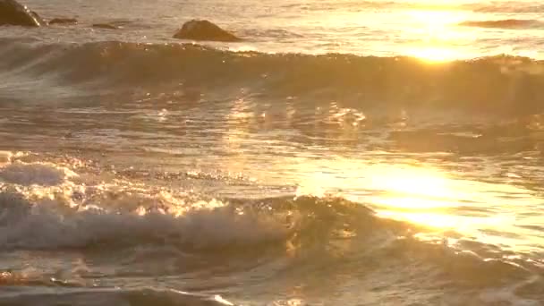 Schöne Landschaft mit tropischem Meer Sonnenuntergang am Strand — Stockvideo