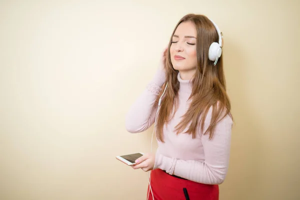 Eğitici içerik. Ses dersleriyle İngilizce öğrenin. Kızım müzik dinle modern kulaklık cihazı. Mükemmel ses. Eğleniyorum. Bedavaya dinle. Müzik konseptinin tadını çıkar Müzik uygulaması. Ses Defteri.