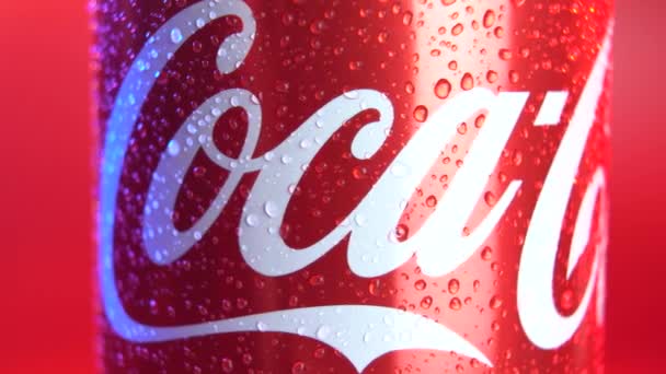 Moskova, Rusya - 29 11 2020: Alüminyumun Üzerinde Coca-Cola Logosu Kapanabilir — Stok video