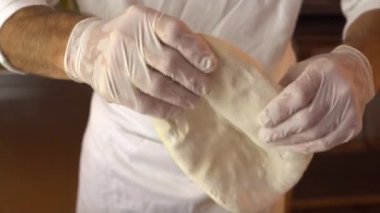 Pizzacı Diz Pizza Hamuru. Havadaki Hamur Peremenam 'ı pişirdi.
