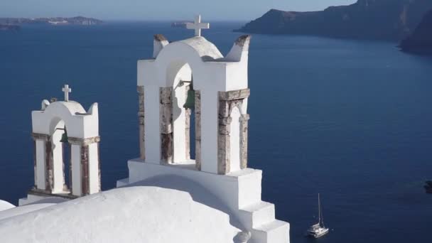 Słoneczny dzień Santorini Wyspa Oia Town Bell Coastline — Wideo stockowe