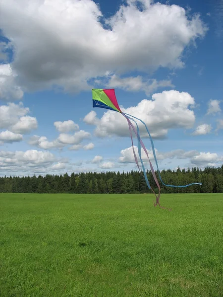 Tre färg kite i himlen — Stockfoto