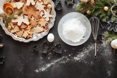 Geleneksel Xmas çerçeve baharatlarla speculoos bisküvi