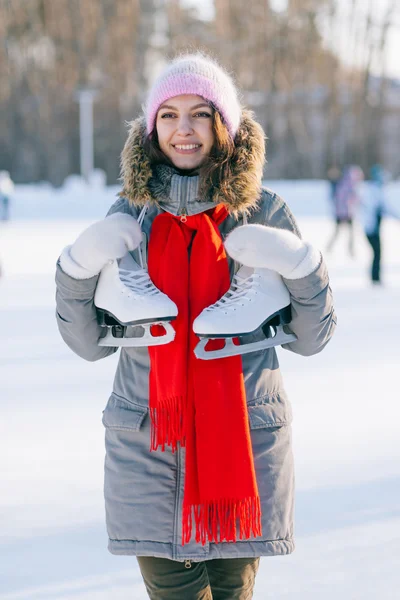 Ice skating winter woman holding in snow. — Stock Photo, Image