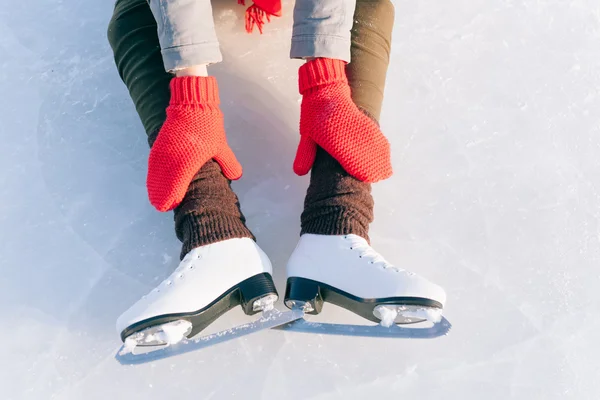 傾斜ブルー バージョン、反射とアイス スケート — ストック写真
