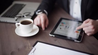 Akıllı izle smartphone tablet dizüstü bilgisayar ve bilgisayar kullanarak
