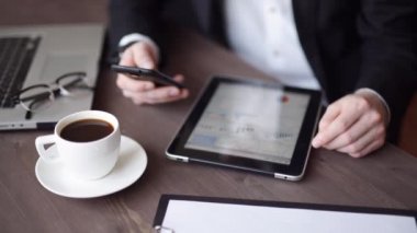 Akıllı izle smartphone tablet dizüstü bilgisayar ve bilgisayar kullanarak