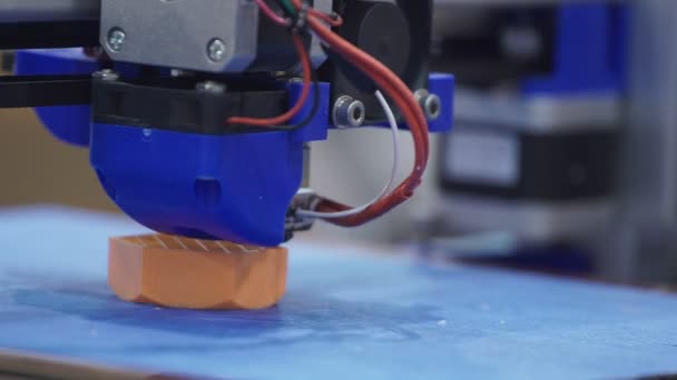 Witte 3d printen stuk. 3D-printing detail — Stockvideo