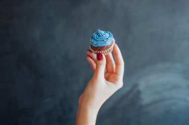 Doğumgünü Keki bir maytap ile