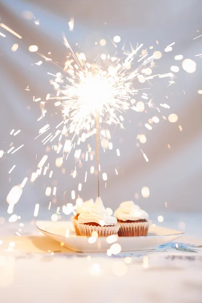 Doğumgünü Keki bir maytap ile