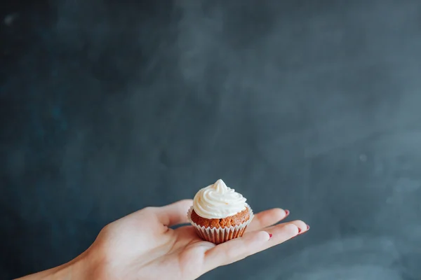 Cupcake γενέθλια με μια αδαμάντας — Φωτογραφία Αρχείου