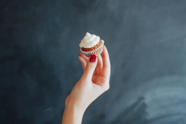 Cupcake γενέθλια με μια αδαμάντας — Φωτογραφία Αρχείου