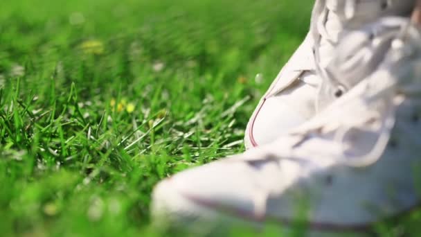 Slow motion. Close up photo of hipster girl legs. — Stock Video