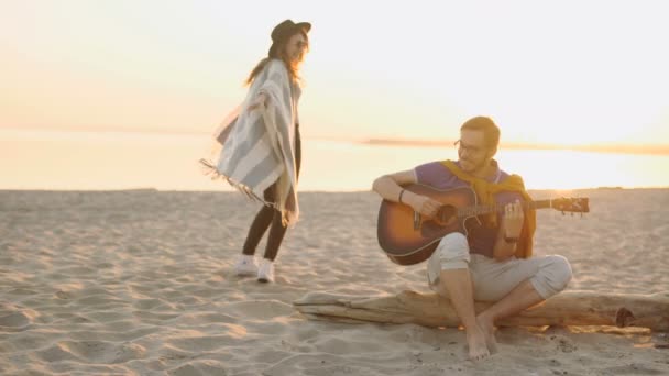 Gente celebración playa fiesta verano vacaciones concepto — Vídeo de stock