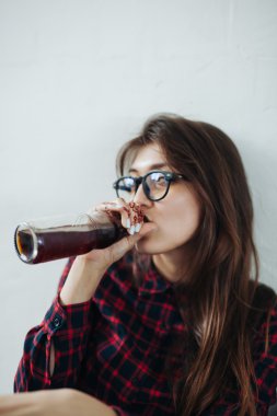 Japon kadın pizza yiyor