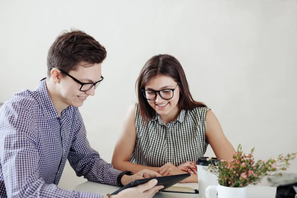 Architektenteam arbeitet an Bauprojekt — Stockfoto