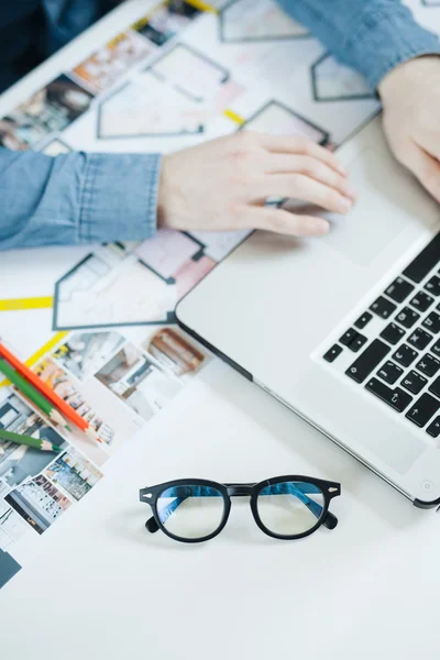 Stylish architect working on blueprint — Stock Photo, Image