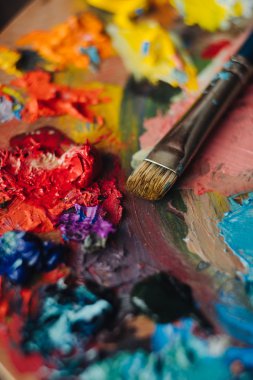 Palette yağlı boya fırça ile karışımları