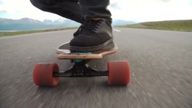 Yakın çekim kaykaycı çocuk açık sürme