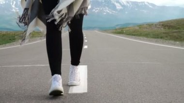 Dağda yürüyüş kişinin yakın çekim